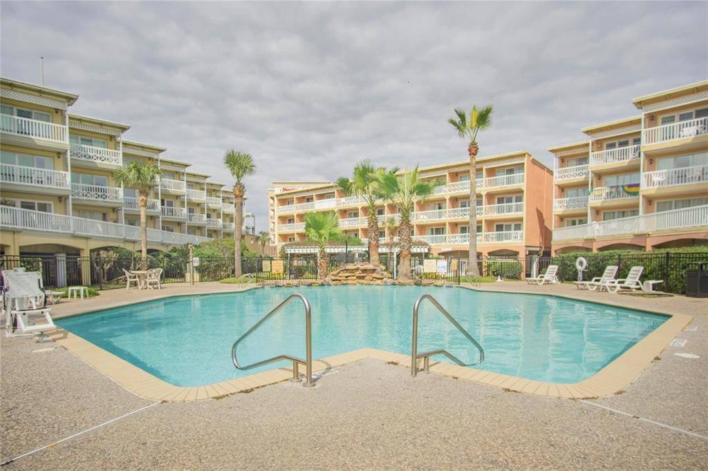 غالفيستون، تكساس Beach Escape - Top Floor Ocean Views - Heated Pool - Seawall Blvd المظهر الخارجي الصورة