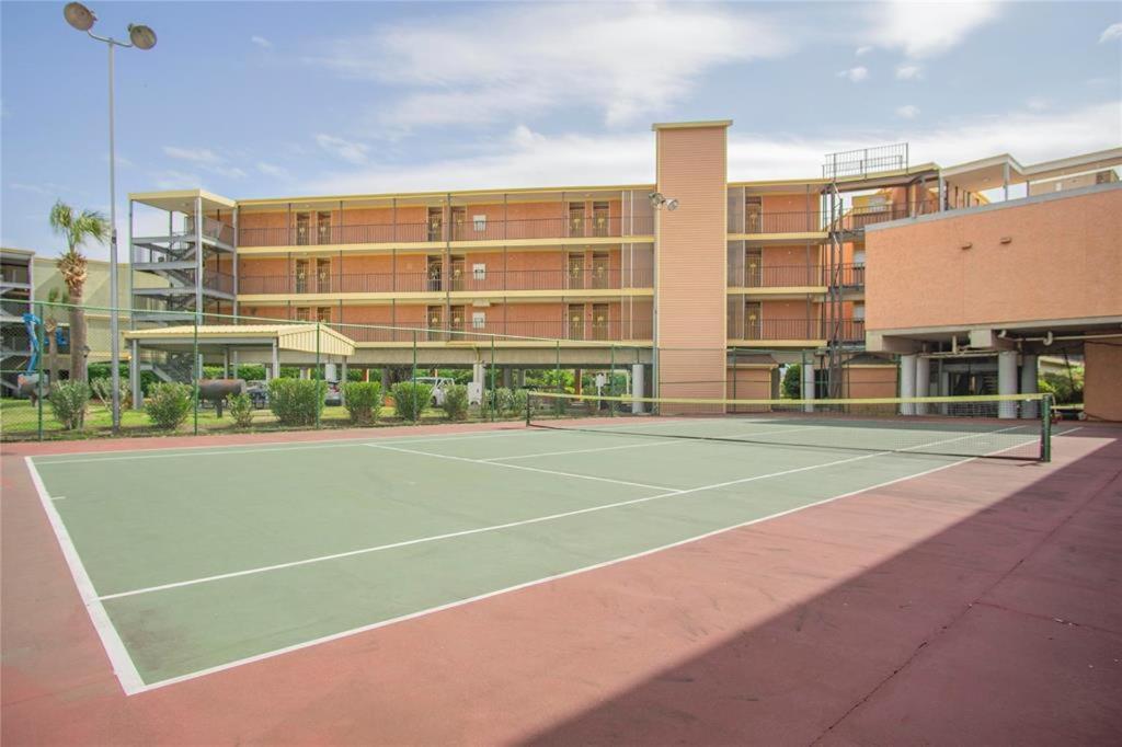 غالفيستون، تكساس Beach Escape - Top Floor Ocean Views - Heated Pool - Seawall Blvd المظهر الخارجي الصورة